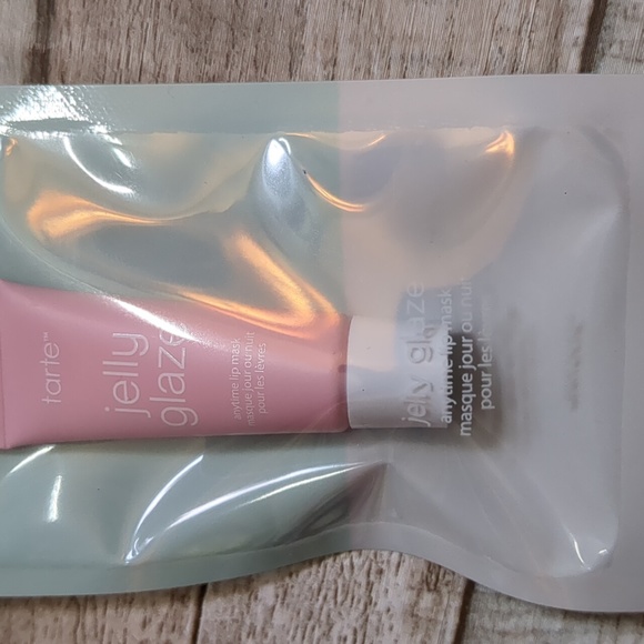 Tarte travel sizes Sea curl mascara, Amazonian clay blush, moisturizer, more - Picture 6 of 12